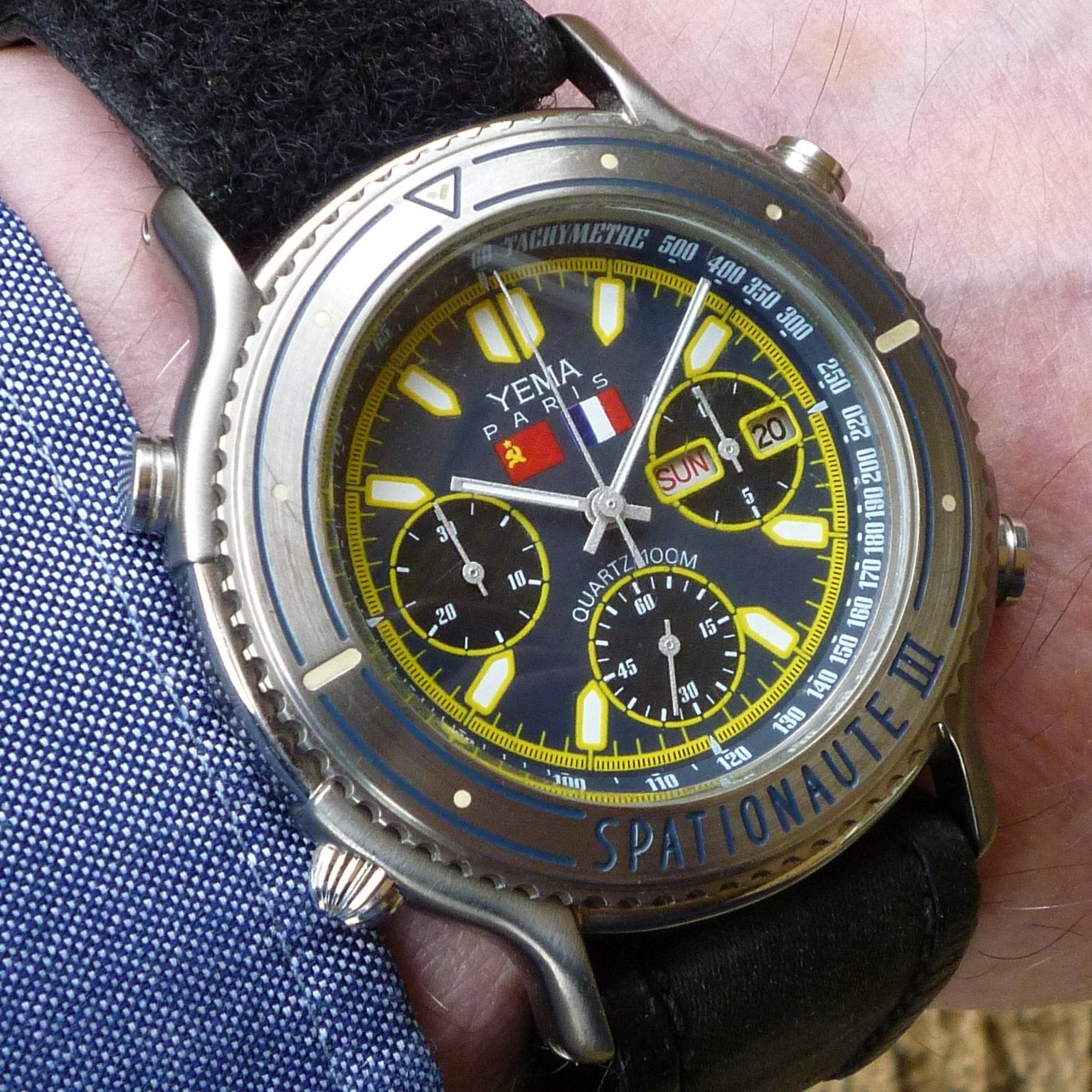 Recherche photos de la montre Yema Spationaute III Aragatz de Jean-Loup Chrétien. - Page 2 P1910046-crop-jpg