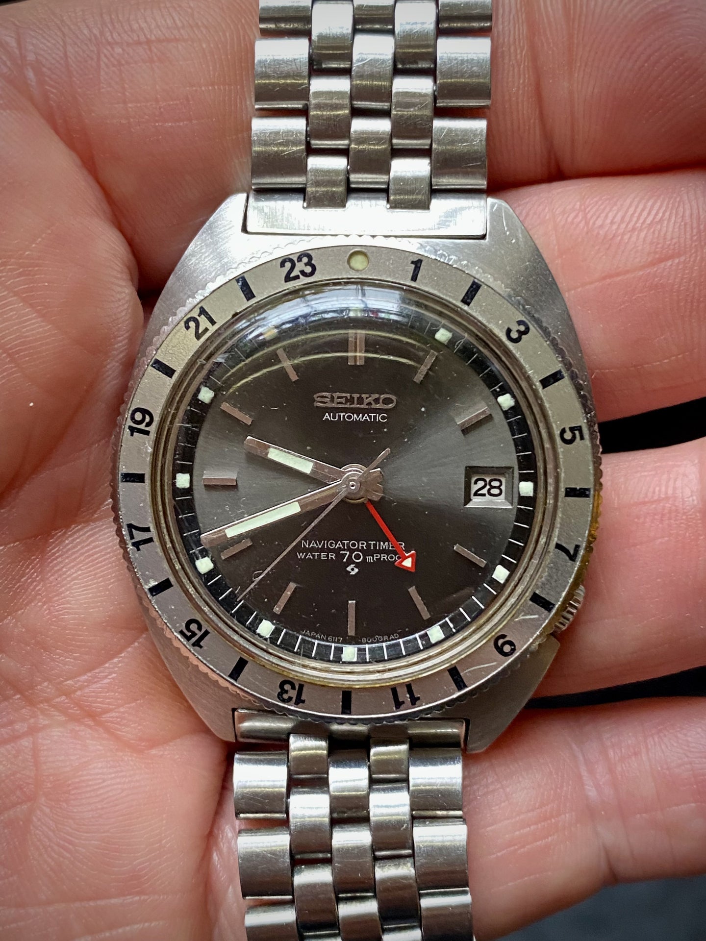 How to resize a Stelux/Seiko 'brick' bracelet | The Watch Site