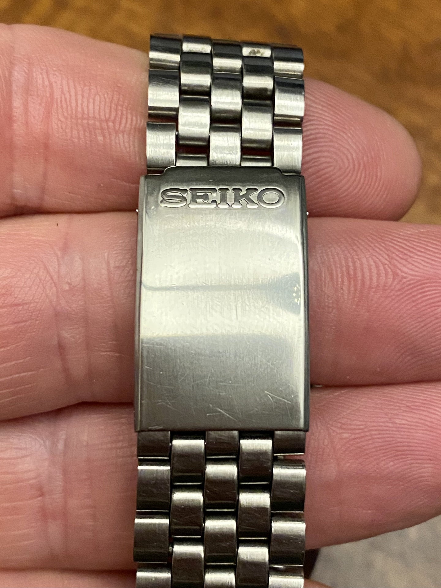 How to resize a Stelux/Seiko 'brick' bracelet | The Watch Site